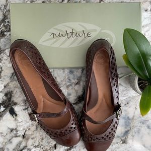 Nurture Chickadee in Nutty leather